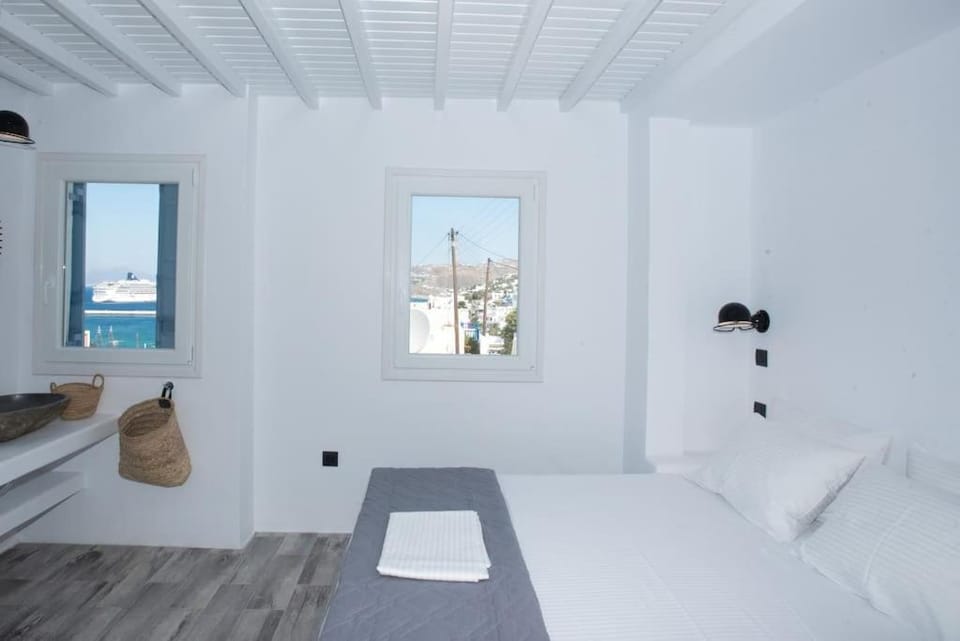 Bed, Bedroom, Sea view