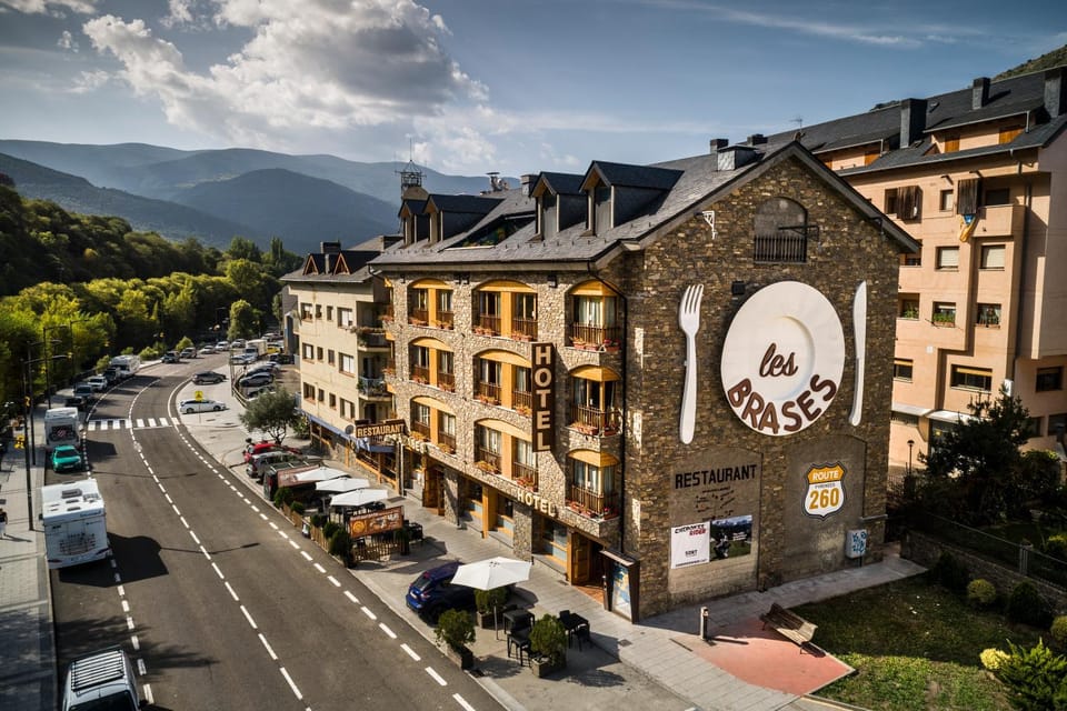 Natural landscape, Bird's eye view, Street view, Parking