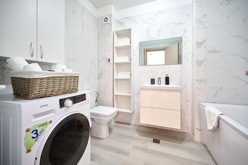 Bathroom, towels, washing machine