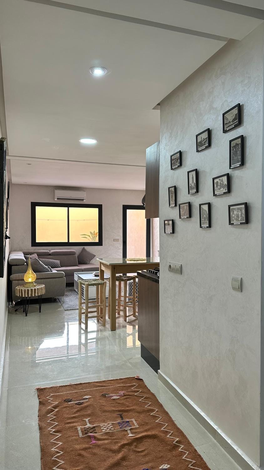 Coffee/tea facilities, Kitchen or kitchenette, locker, minibar, kitchen