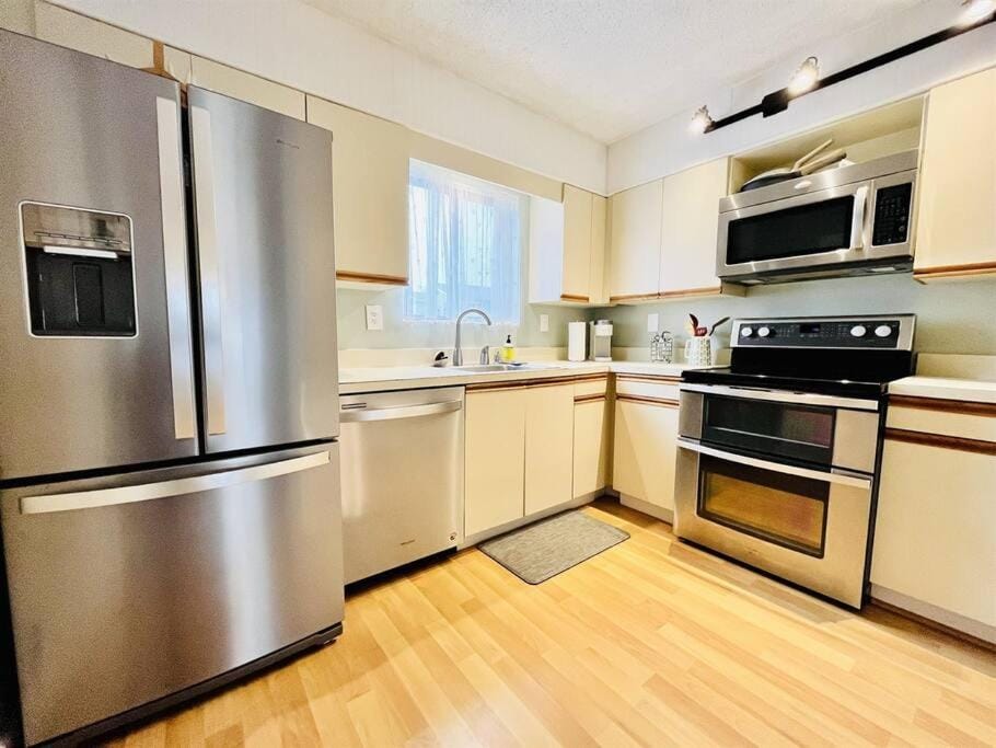 Canal Beach Home With Your Own Arcade! House in Ocean City