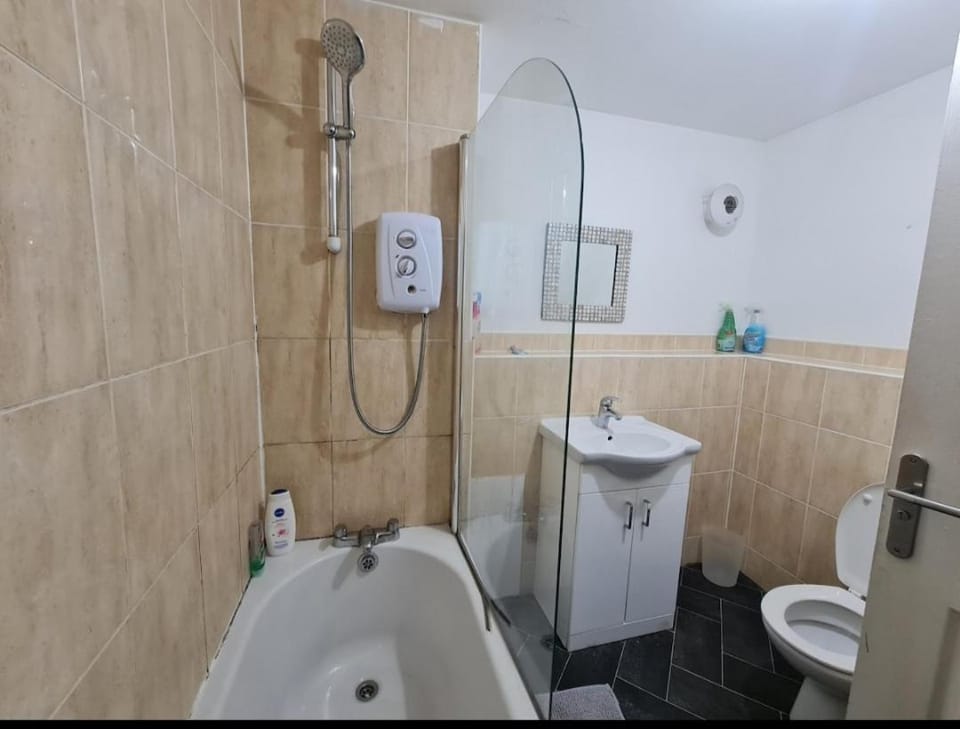 City, Celtic park & Emirates Stadium Apartment, for families or age over 23 Apartment in Glasgow
