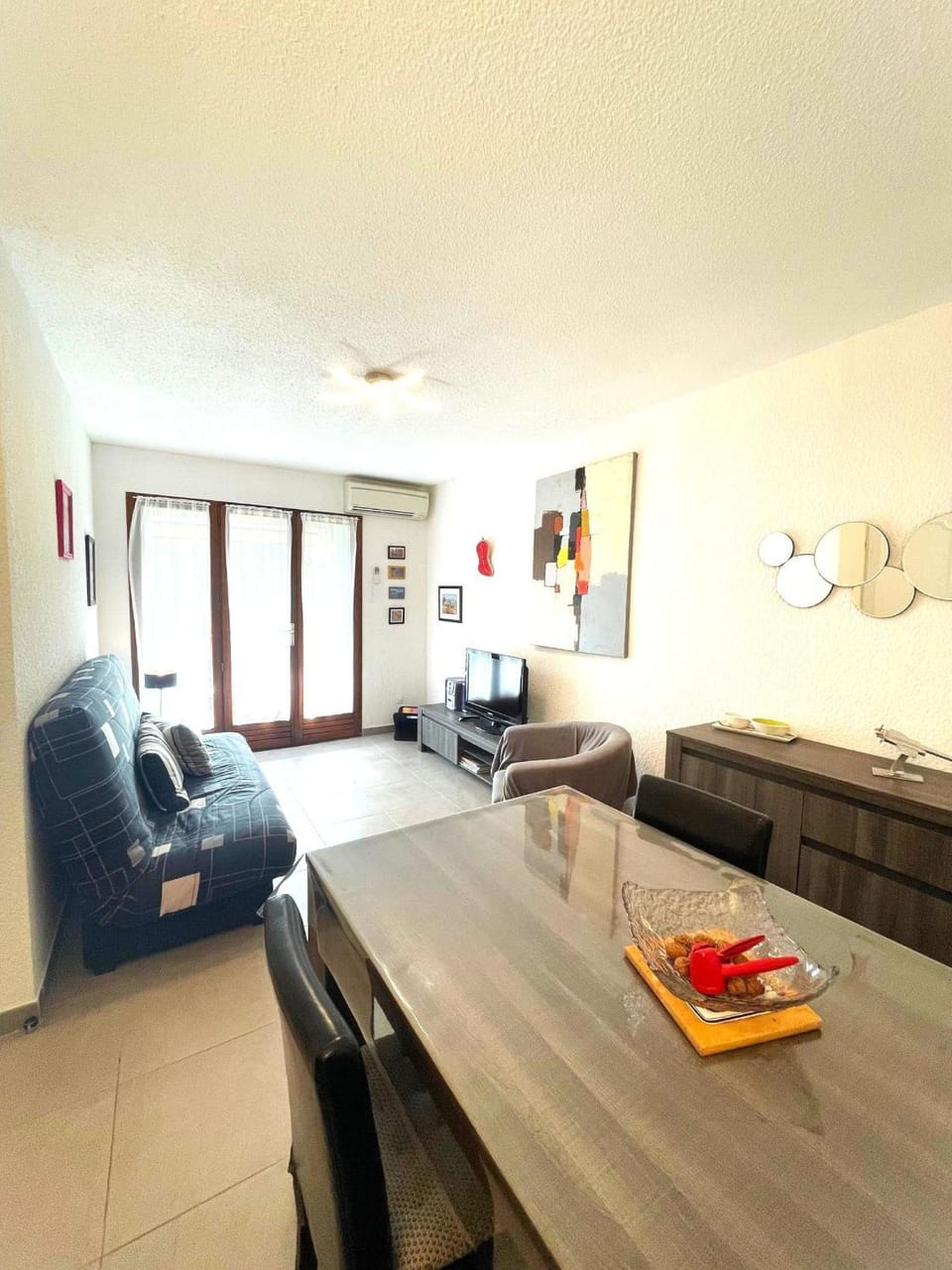TV and multimedia, Living room, Dining area, air conditioner