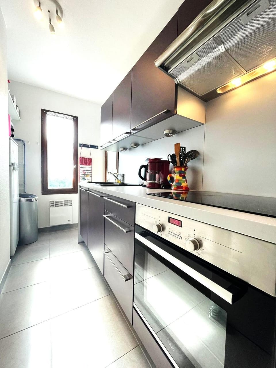Coffee/tea facilities, dishwasher, microwave, oven, toaster, kitchen