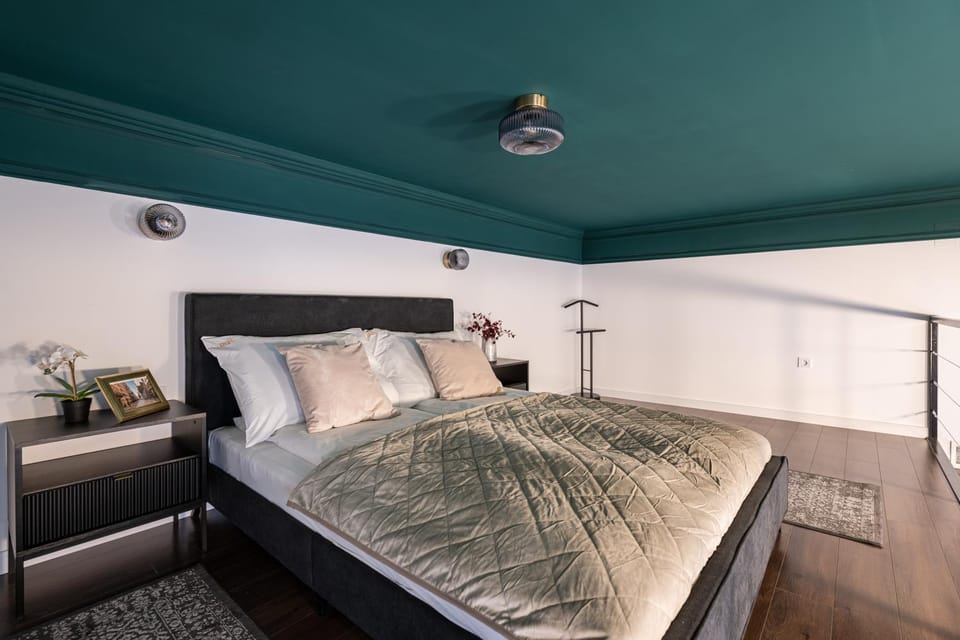 Bed, View (from property/room), View (from property/room), Photo of the whole room, Decorative detail, Decorative detail, Bedroom