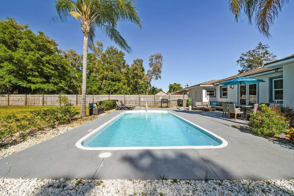 Patio, Garden, Dining area, Swimming pool