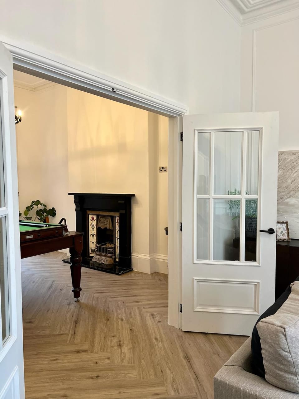 Living room, Seating area, flat iron, internet