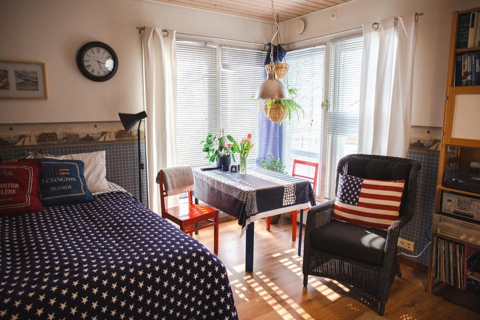 Bed, Living room