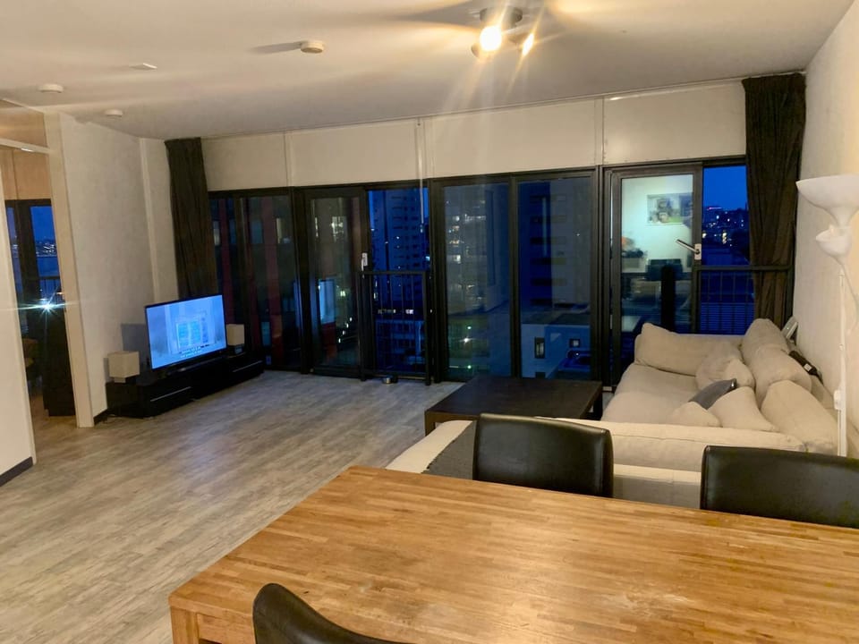 Long Term Rental - Beautiful Apt City center Free Parking Apartment in Rotterdam