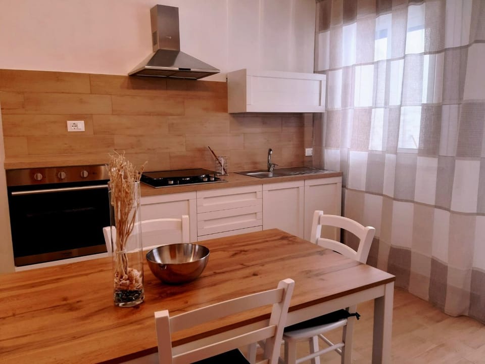 Kitchen or kitchenette, Living room, Seating area, Dining area, pet friendly, stove