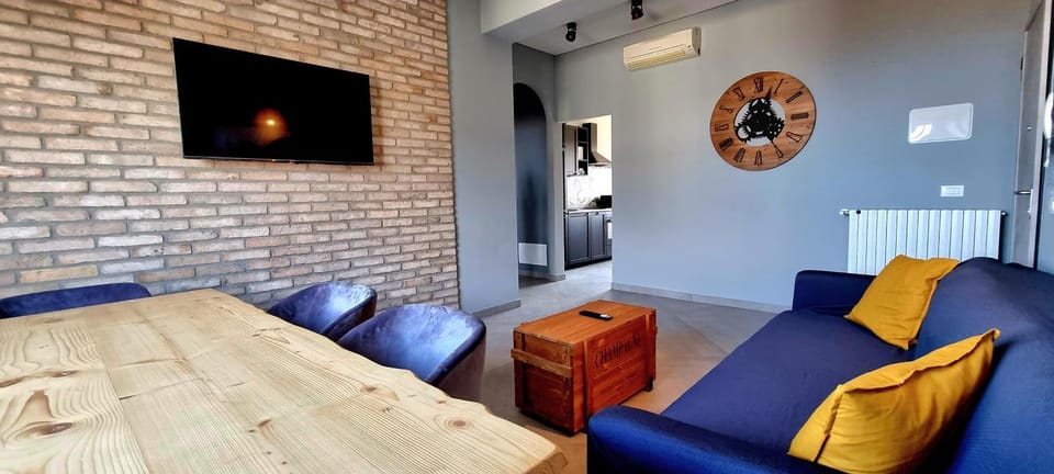 TV and multimedia, Photo of the whole room, air conditioner