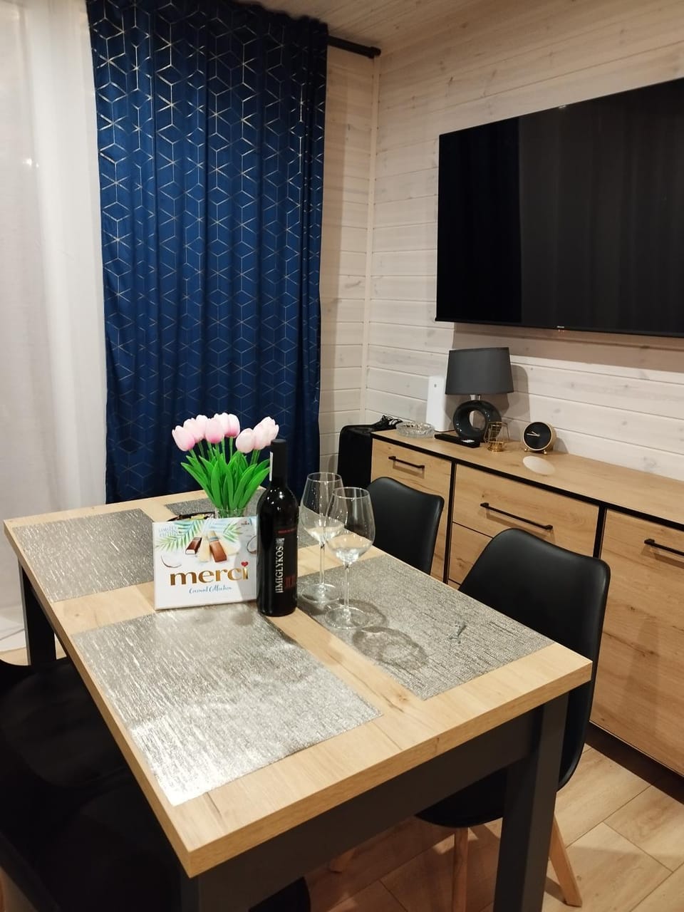 TV and multimedia, Dining area