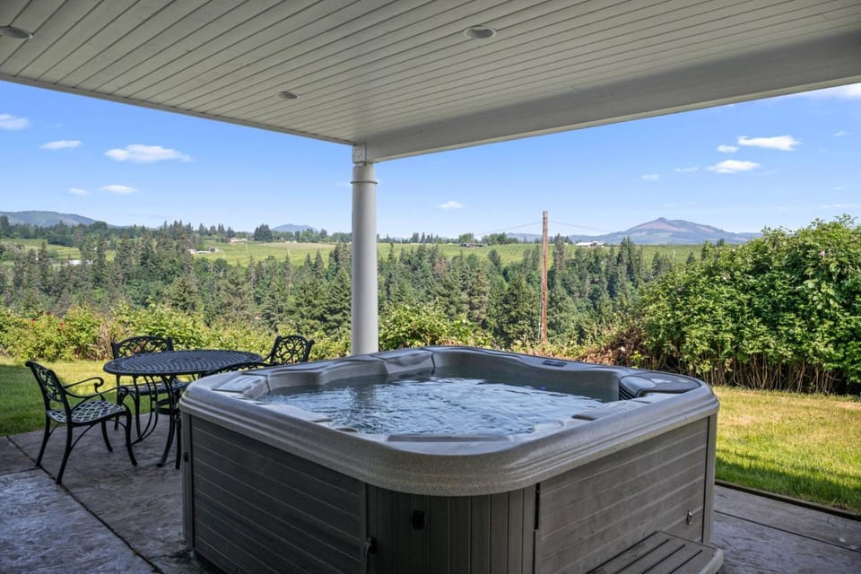 RiverSong Country Chateau House in Oregon