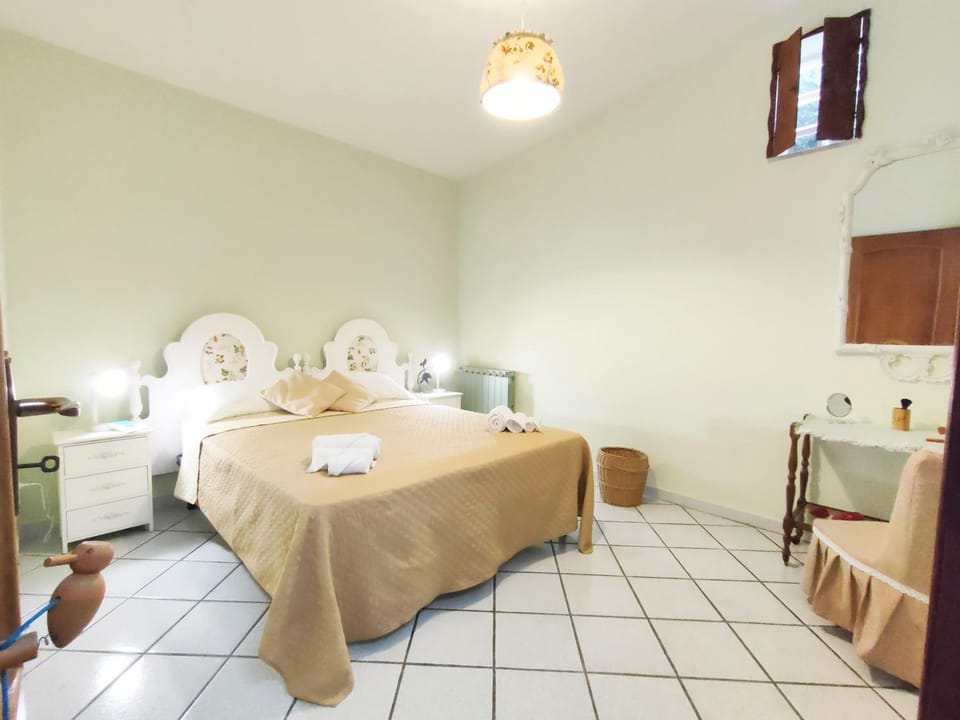 Bed, TV and multimedia, Kitchen or kitchenette, Photo of the whole room, Bedroom, towels, wardrobe