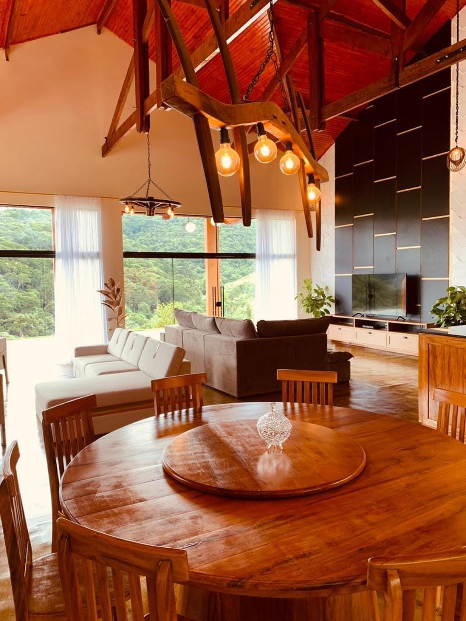 Kitchen or kitchenette, Seating area, Dining area