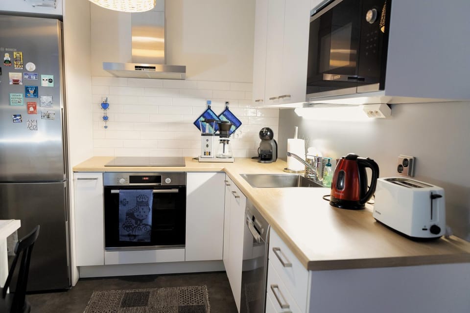 Coffee/tea facilities, Kitchen or kitchenette, dishwasher, microwave, oven, pet friendly, stove, toaster