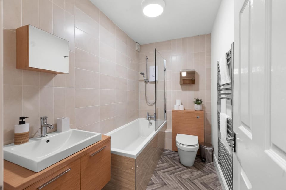 Shower, Toilet, Bathroom, Bath, towels