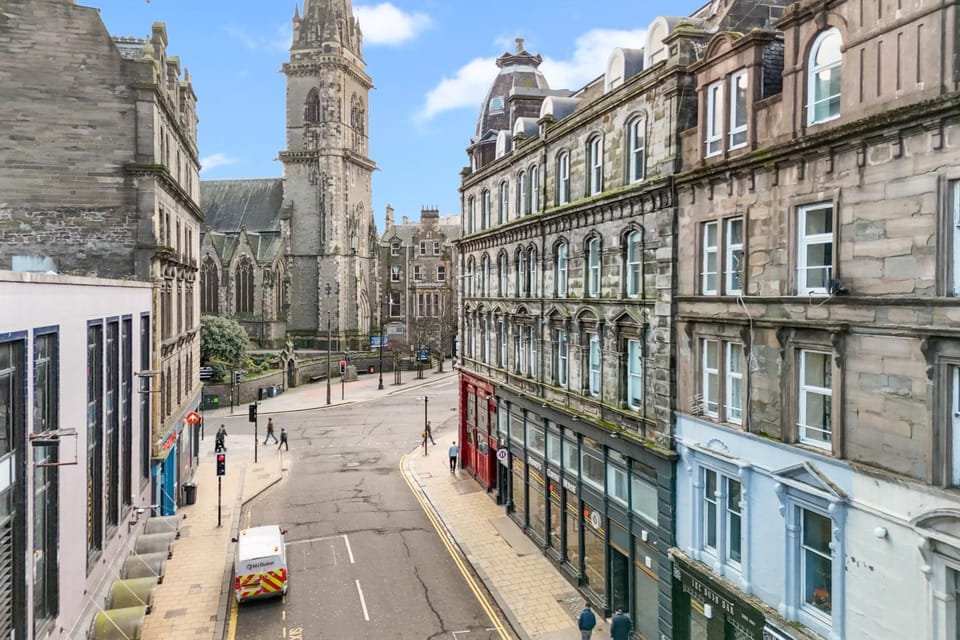 Property building, Day, Neighbourhood, City view, Street view, Location
