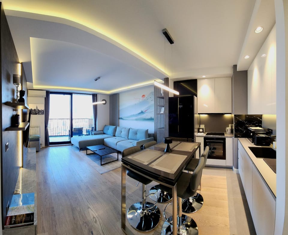 TV and multimedia, Kitchen or kitchenette, Living room, Seating area