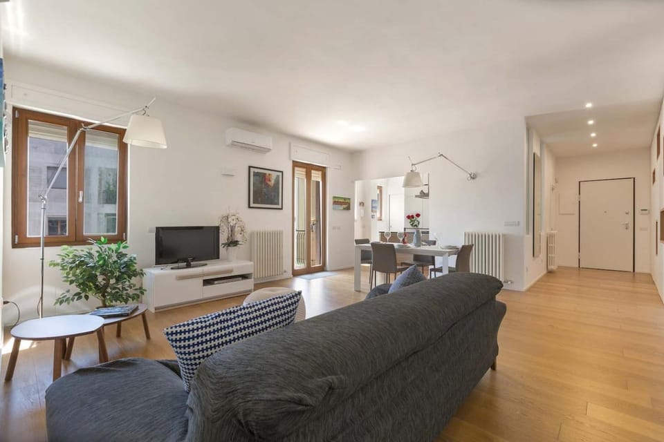 Communal lounge/ TV room, TV and multimedia, Kitchen or kitchenette, Living room, Seating area, Dining area, Evening entertainment