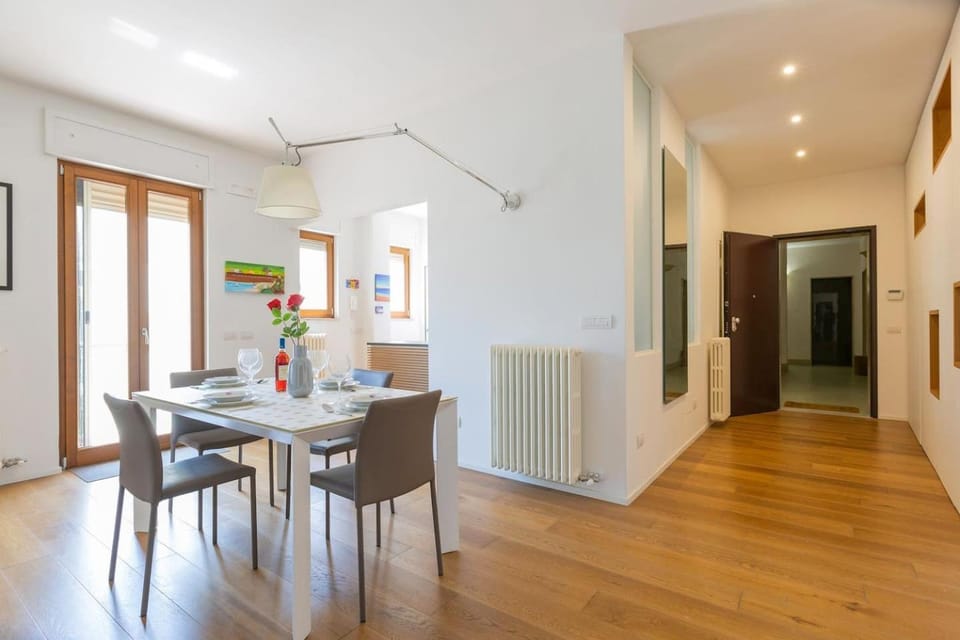 Living room, Seating area, Dining area, internet, air conditioner