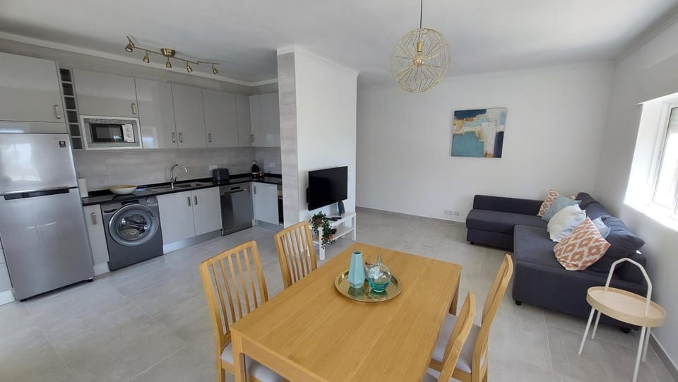 TV and multimedia, Kitchen or kitchenette, Living room, Dining area, dishwasher, minibar, pet friendly, stove, washing machine