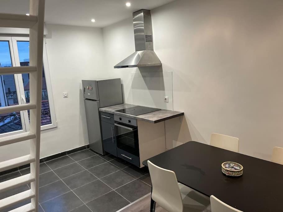 Dining area, pet friendly, stove