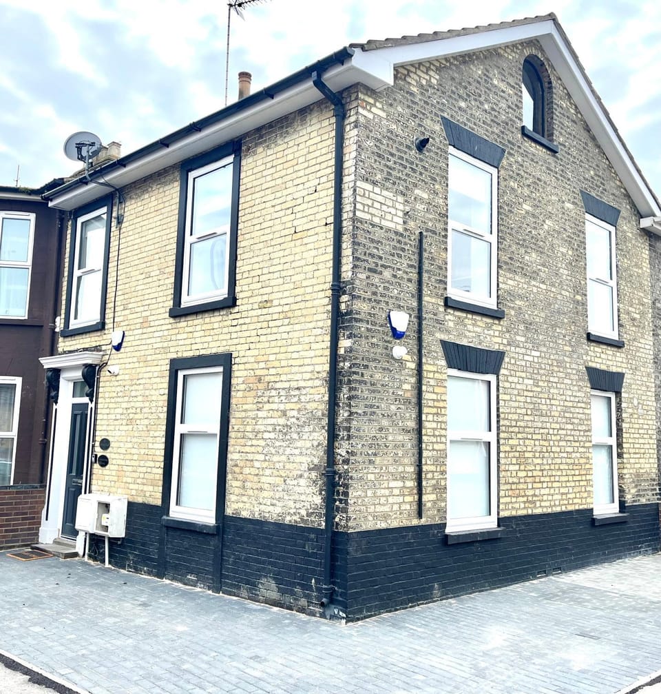 Property building, Day, Neighbourhood, Street view