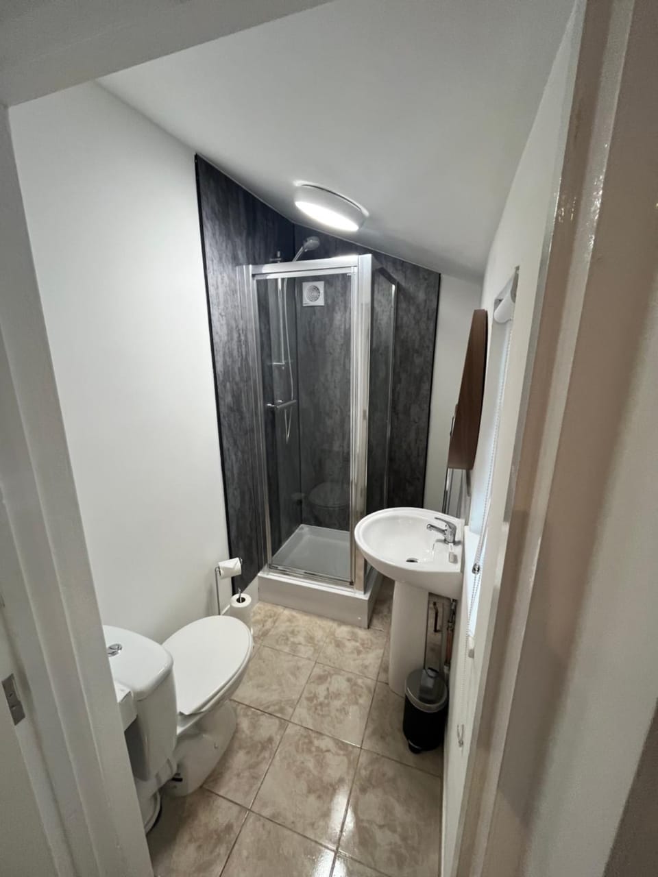Shower, Toilet, Bathroom, towels