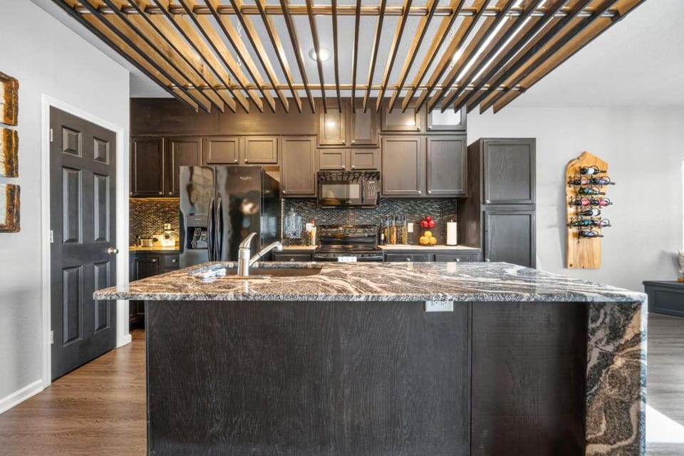 Modern Lakefront Elegance Brooklynns Bay Apartment in Piney