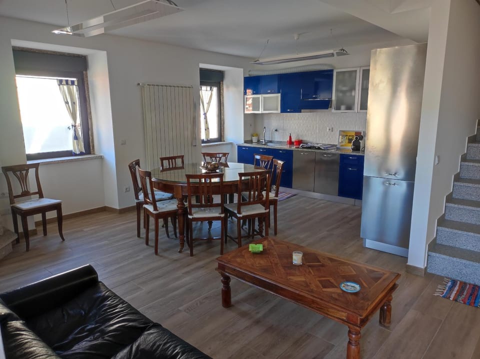 Communal lounge/ TV room, Kitchen or kitchenette, Living room, Seating area, Dining area, dishwasher, minibar, oven, pet friendly, stove