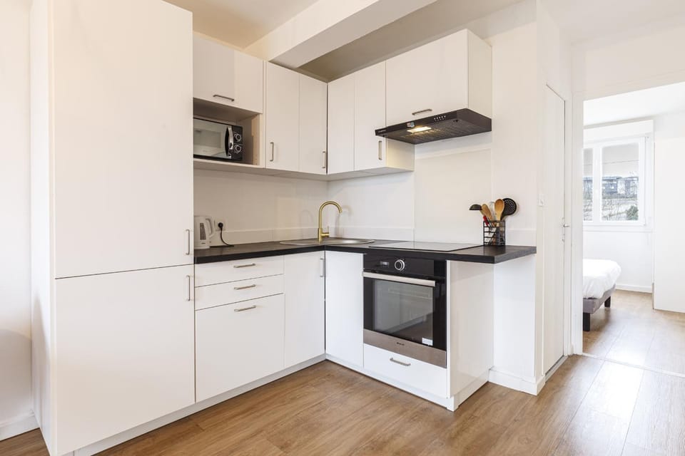 Le Mermoz Wifi Parking Apartment in Laval