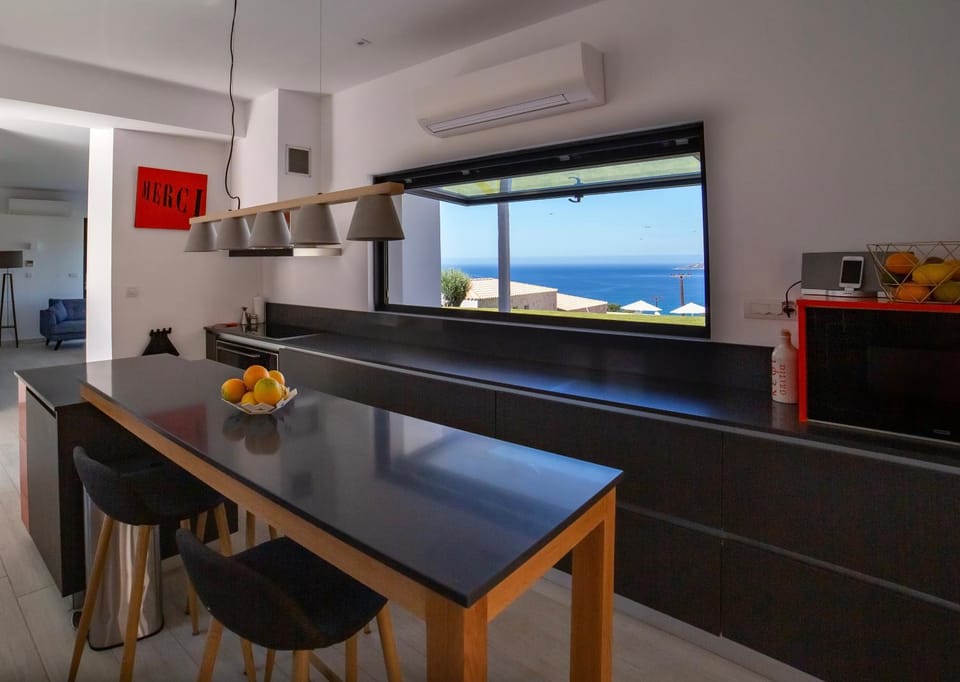 Kitchen or kitchenette, Sea view