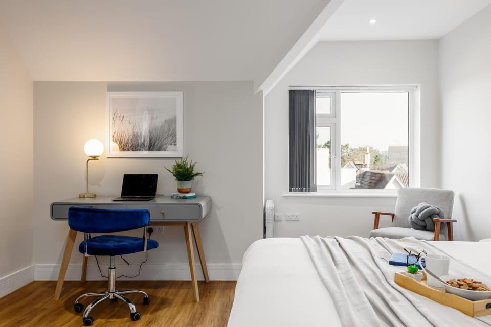 Sea Breeze - Pebbles Apartment in Bournemouth