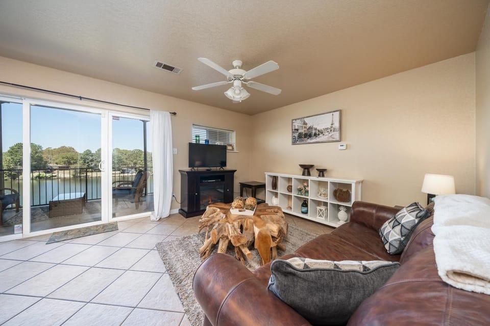 Living room, Lake view