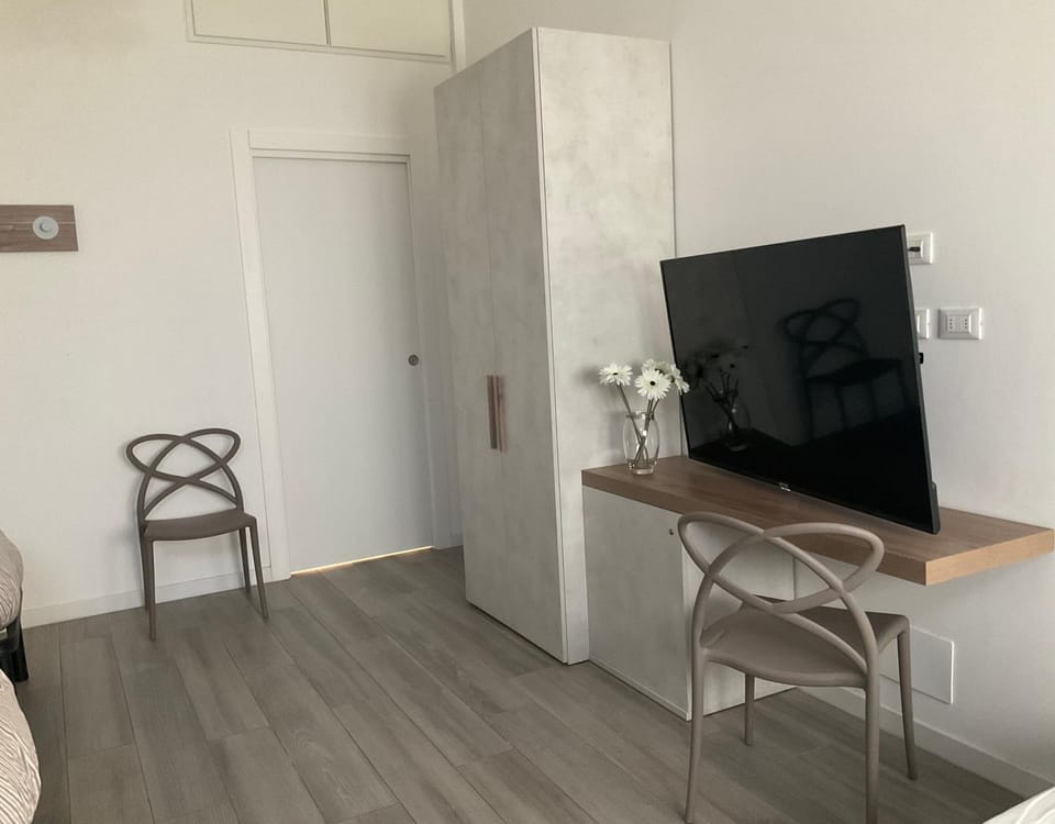 TV and multimedia, hair dresser
