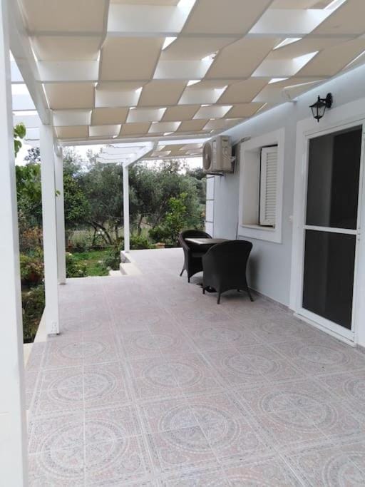 Property building, Patio, Balcony/Terrace