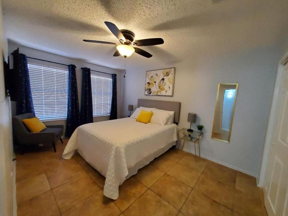 Bed, Photo of the whole room, Bedroom, fireplace