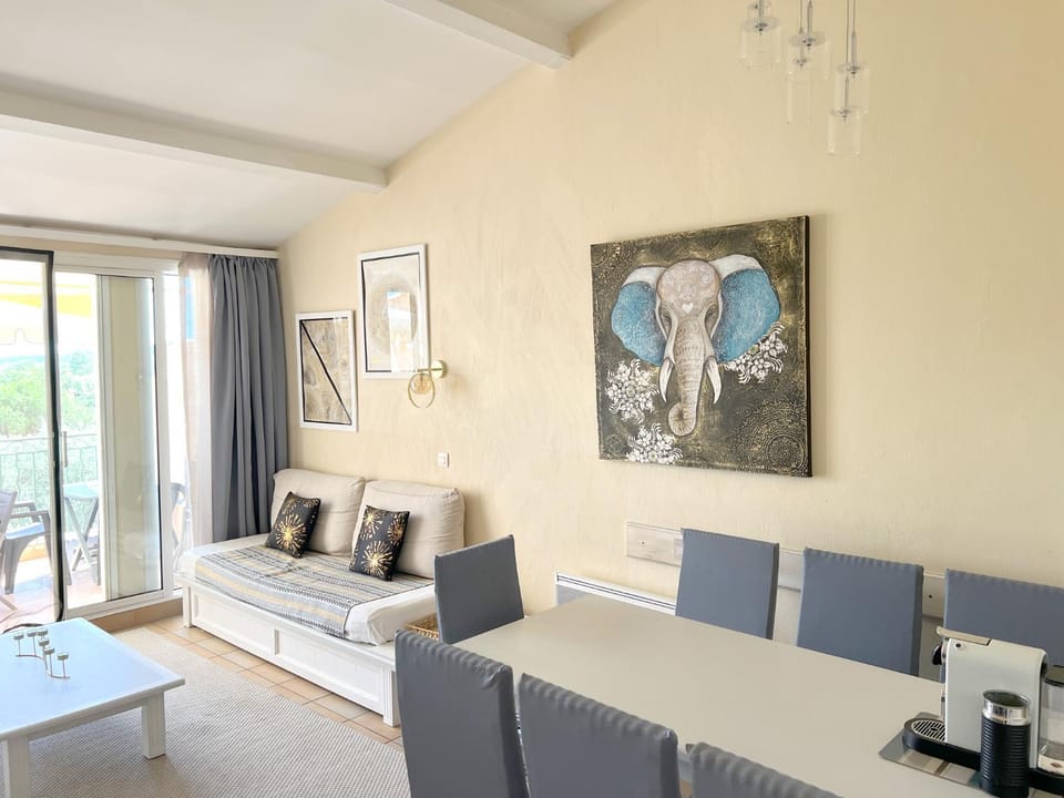 AZUR APPARTEMENT (SEA VIEW) LES RESTANQUES DE ST-TROPEZ1131 Apartment in Grimaud