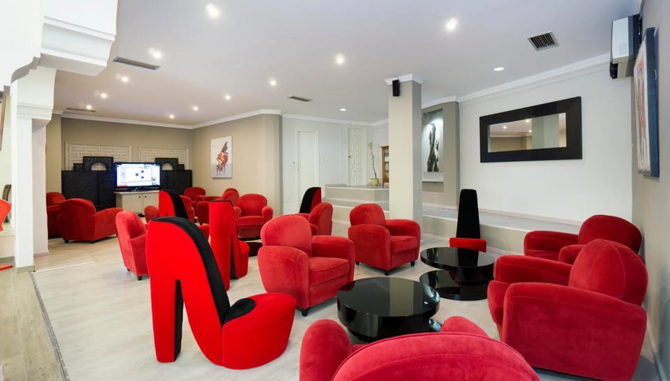 Communal lounge/ TV room