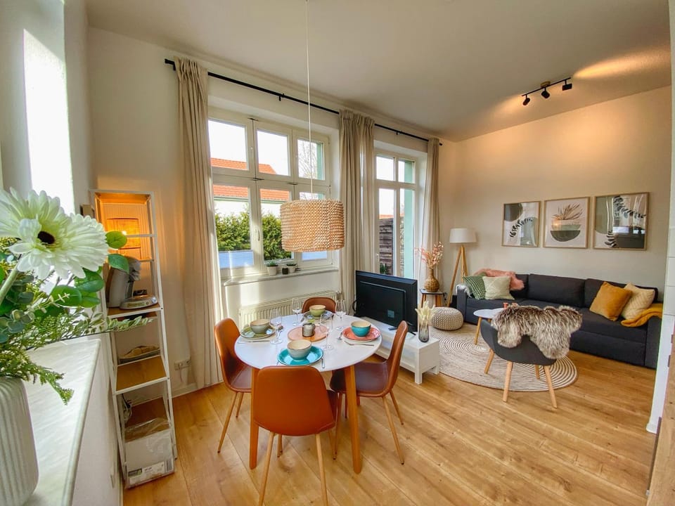 Living room, Seating area, Dining area