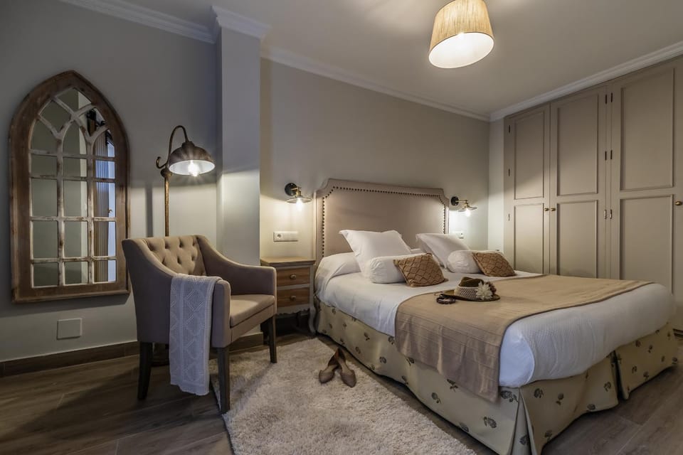 Bed, Photo of the whole room, Decorative detail, Bedroom, Inner courtyard view