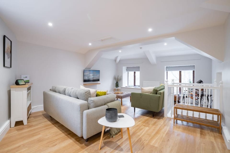 Spacious Property with Waterfall View by LetMeStay House in Ambleside