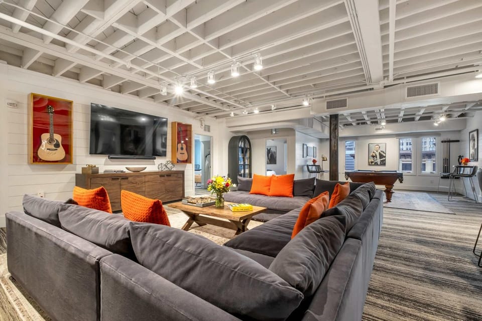 Skyline Suite with Penthouse & Rooftop Deck 6BR by Maddox Hotel Apartment in East Nashville