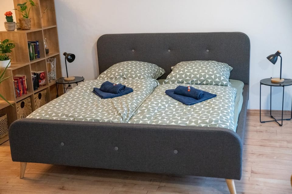 Bed, Photo of the whole room, Bedroom, towels