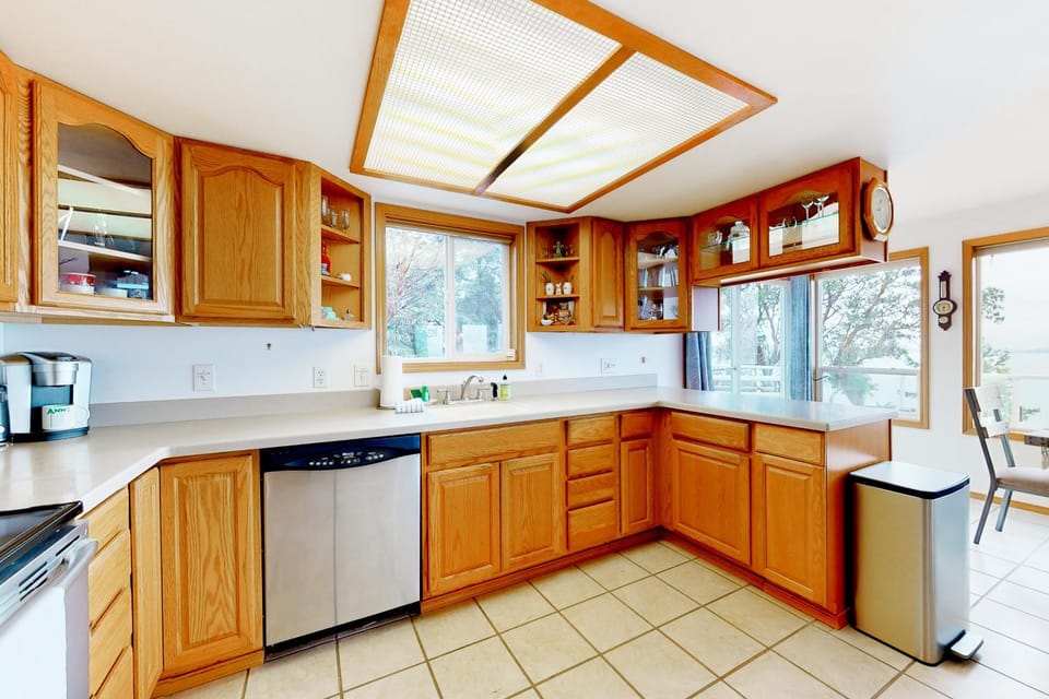 Camano Waterfront Delight House in Camano Island