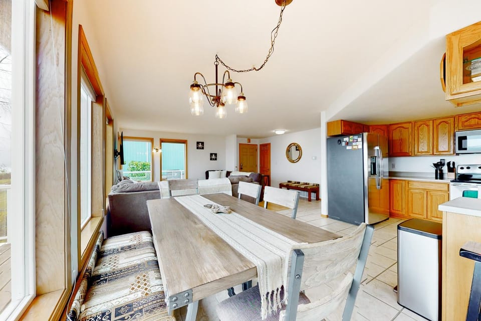 Camano Waterfront Delight House in Camano Island