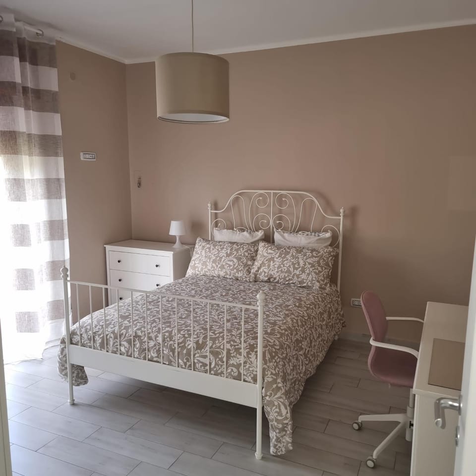 Bed, Living room, Photo of the whole room, Bedroom