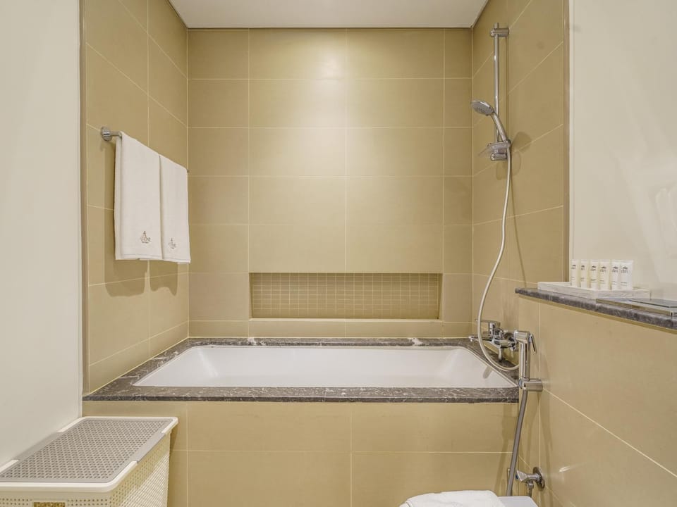 Bathroom, Bath, towels