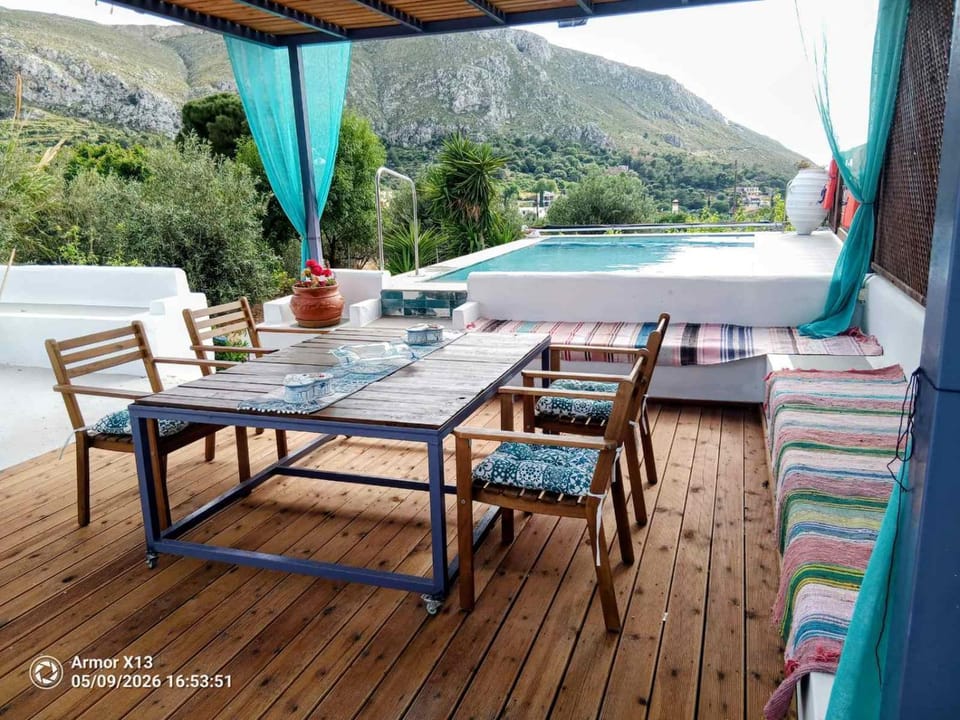 Kareshome-Privacy-view Apartment in Kalymnos